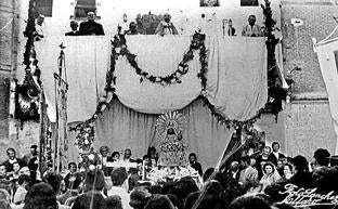 La Retina: acto religioso en Aldeanueva de Ebro en los años 40