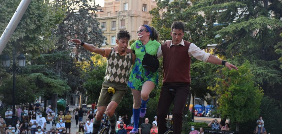 Las acrobacias de Circo Los - Vimarsana News