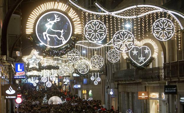 El viaje organizado por Adema incluye Vigo, con su destacada iluminación navideña. /S. SAS