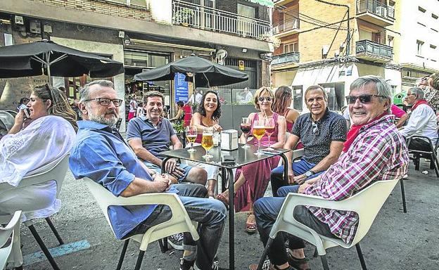 Otro de los grupos que disfrutó del vermú en Paletillas.