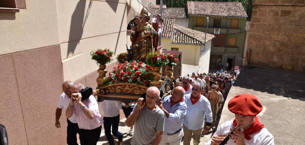 San Gil recorre las calles de Cervera al son de las 'pulgaretas' | La Rioja