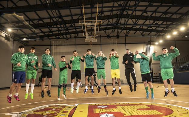 The youngsters of Futsal Albelda jump over the shield of the town in the sports center. 