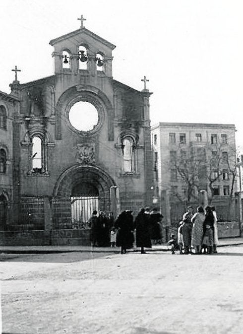 Fachada del convento de las religiosas Agustinas, en la calle Murrieta, hoy desaparecido. / JesÃºs Gil del RÃ­o/